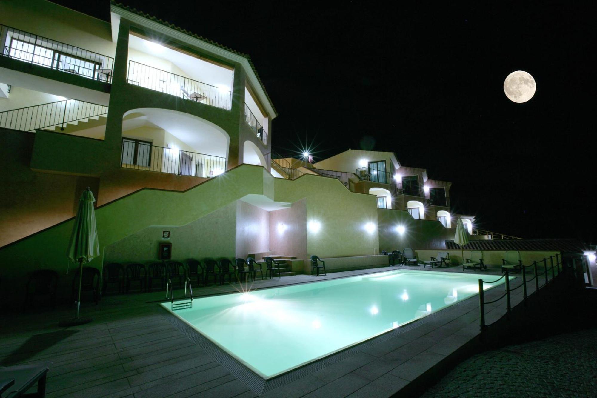 Hotel Castello Budoni Buitenkant foto