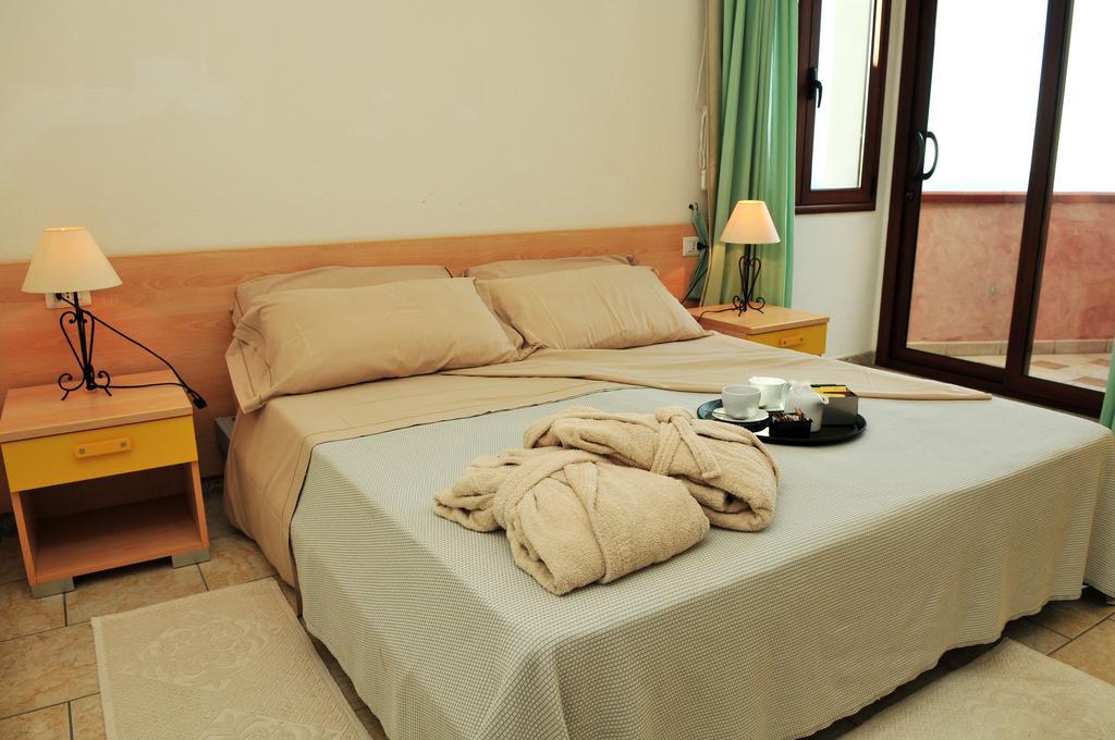 Hotel Castello Budoni Buitenkant foto